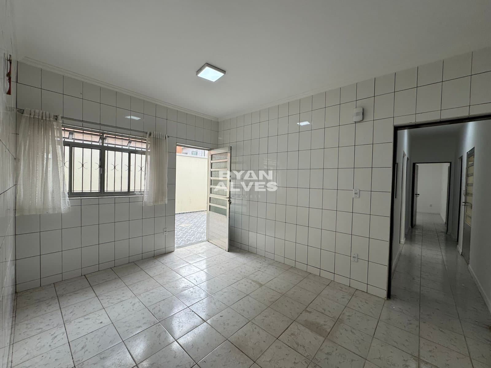 Casa térrea a venda em César de Souza | 236m² | 3 dormitórios | Edícula -  R$ 750 mil