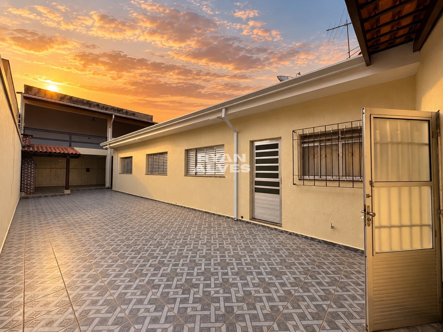Casa térrea a venda em César de Souza | 236m² | 3 dormitórios | Edícula -  R$ 750 mil