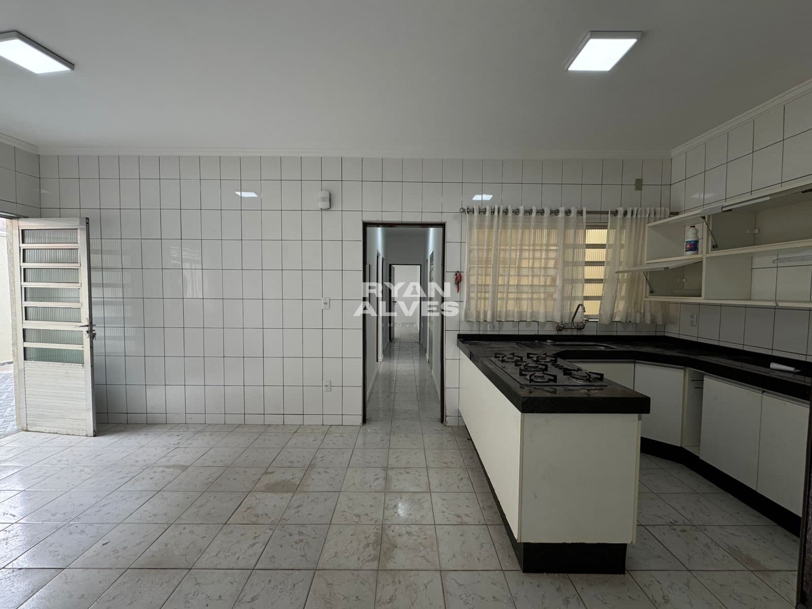 Casa térrea a venda em César de Souza | 236m² | 3 dormitórios | Edícula -  R$ 750 mil