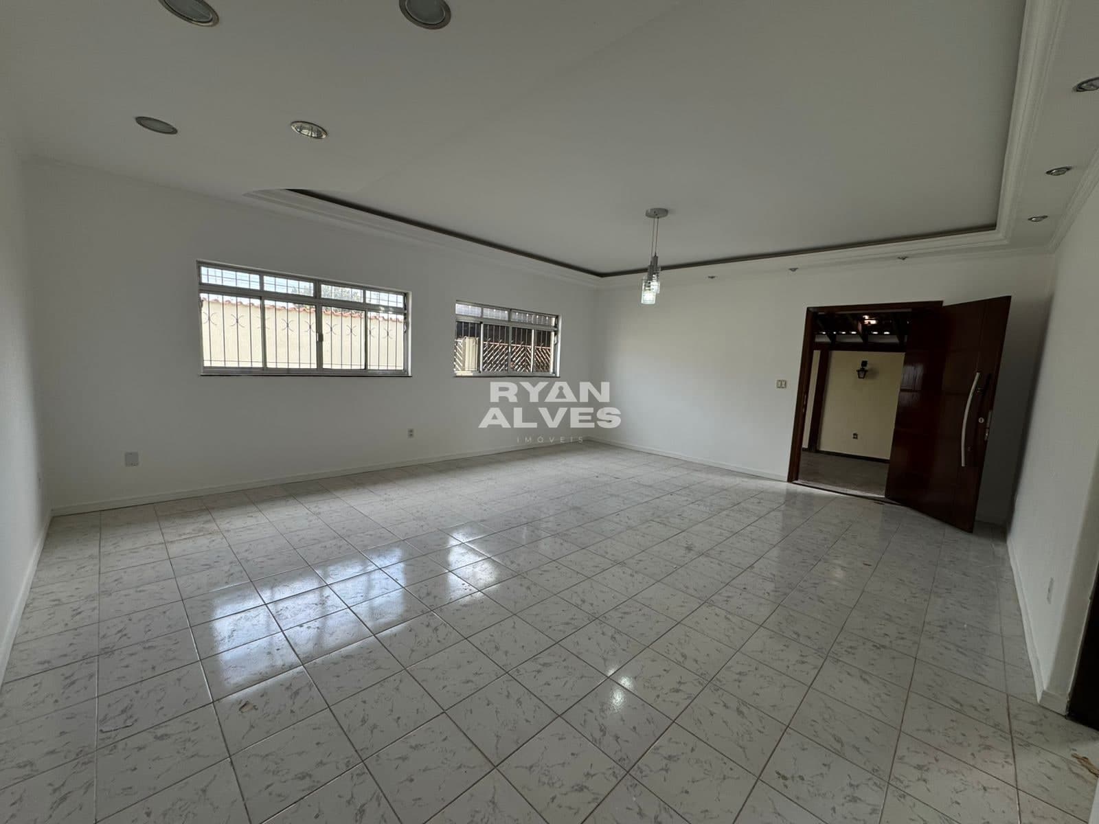 Casa térrea a venda em César de Souza | 236m² | 3 dormitórios | Edícula -  R$ 750 mil
