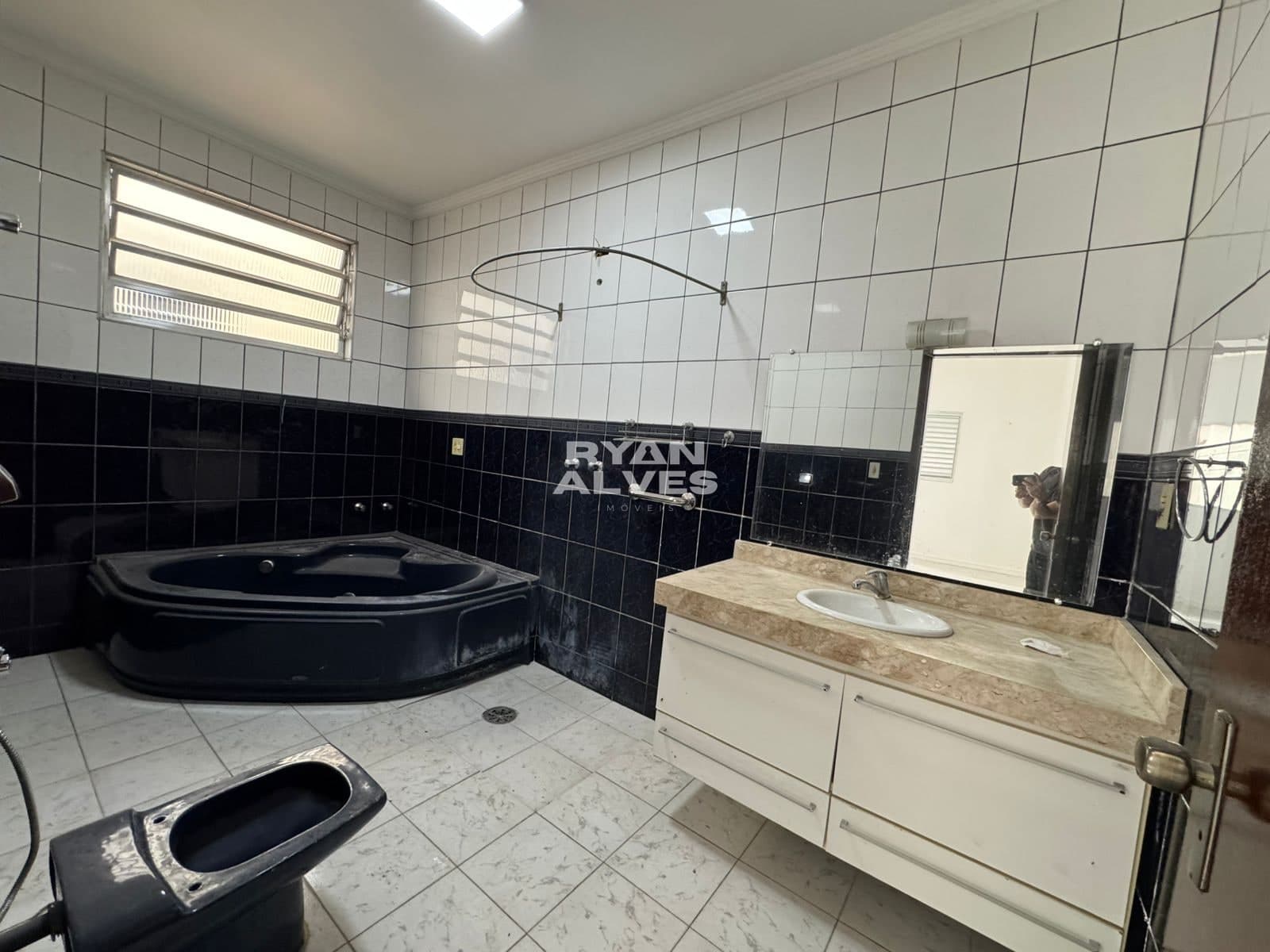 Casa térrea a venda em César de Souza | 236m² | 3 dormitórios | Edícula -  R$ 750 mil