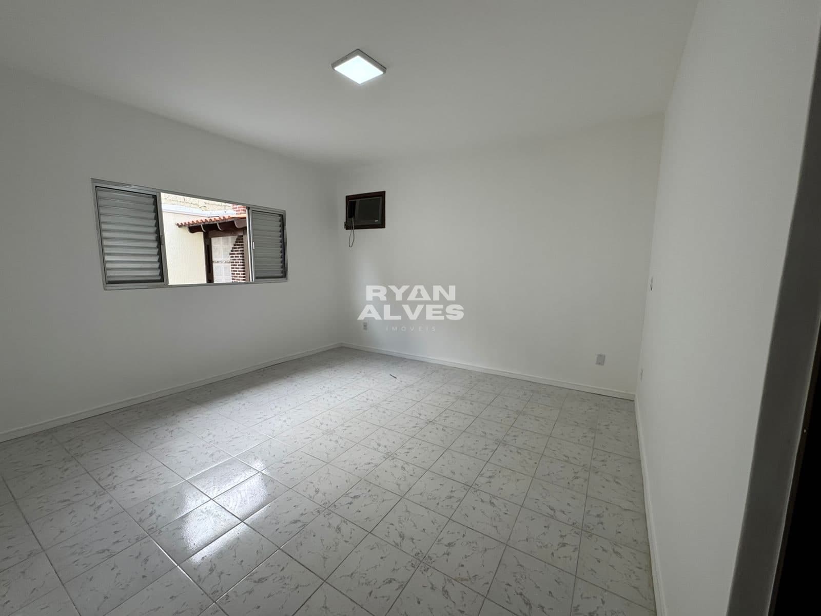 Casa térrea a venda em César de Souza | 236m² | 3 dormitórios | Edícula -  R$ 750 mil