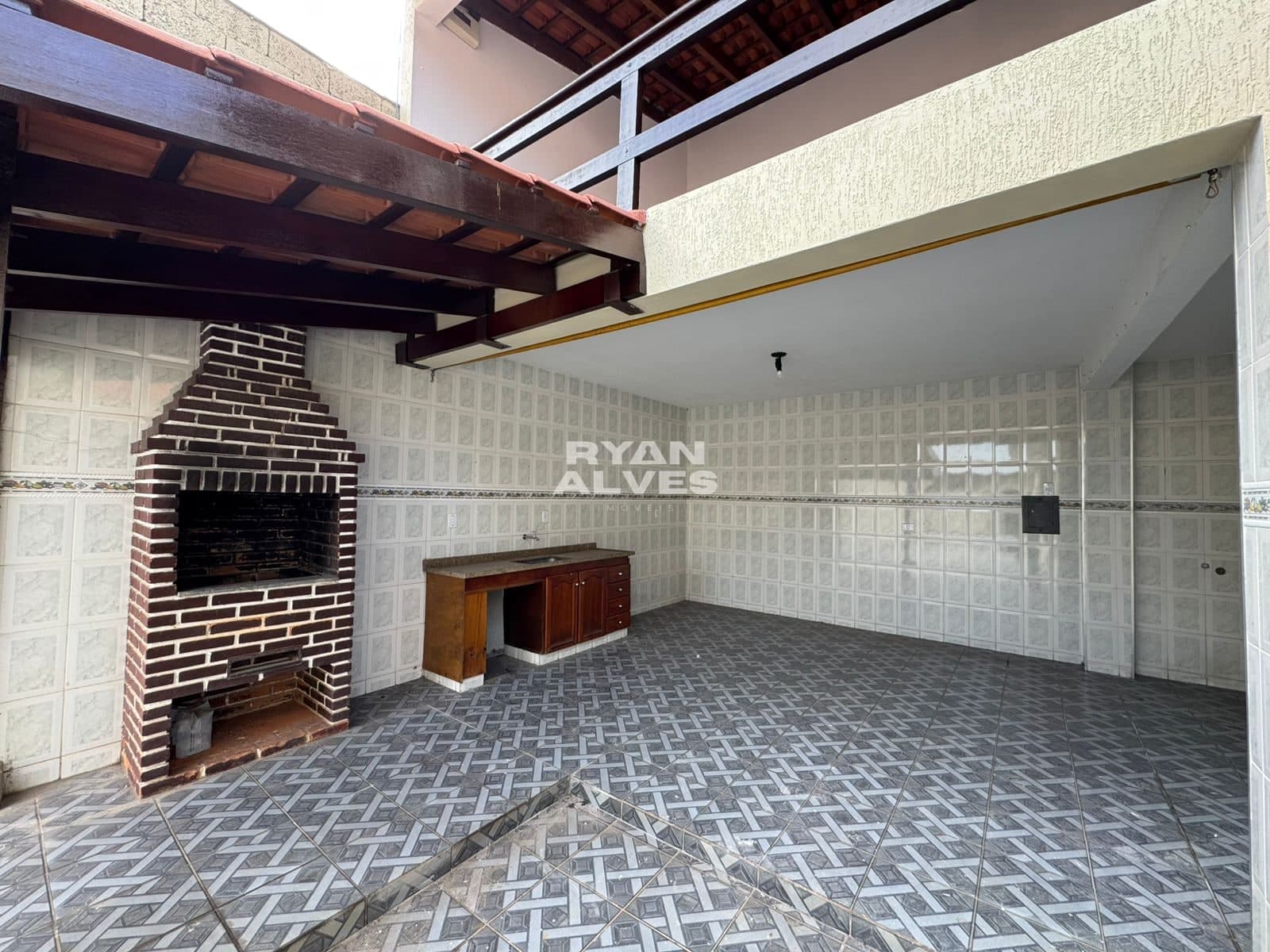 Casa térrea a venda em César de Souza | 236m² | 3 dormitórios | Edícula -  R$ 750 mil