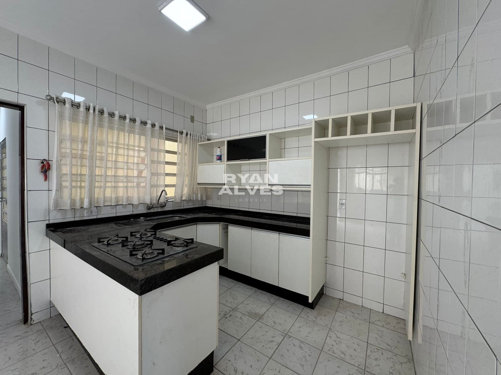 Casa térrea a venda em César de Souza | 236m² | 3 dormitórios | Edícula -  R$ 750 mil