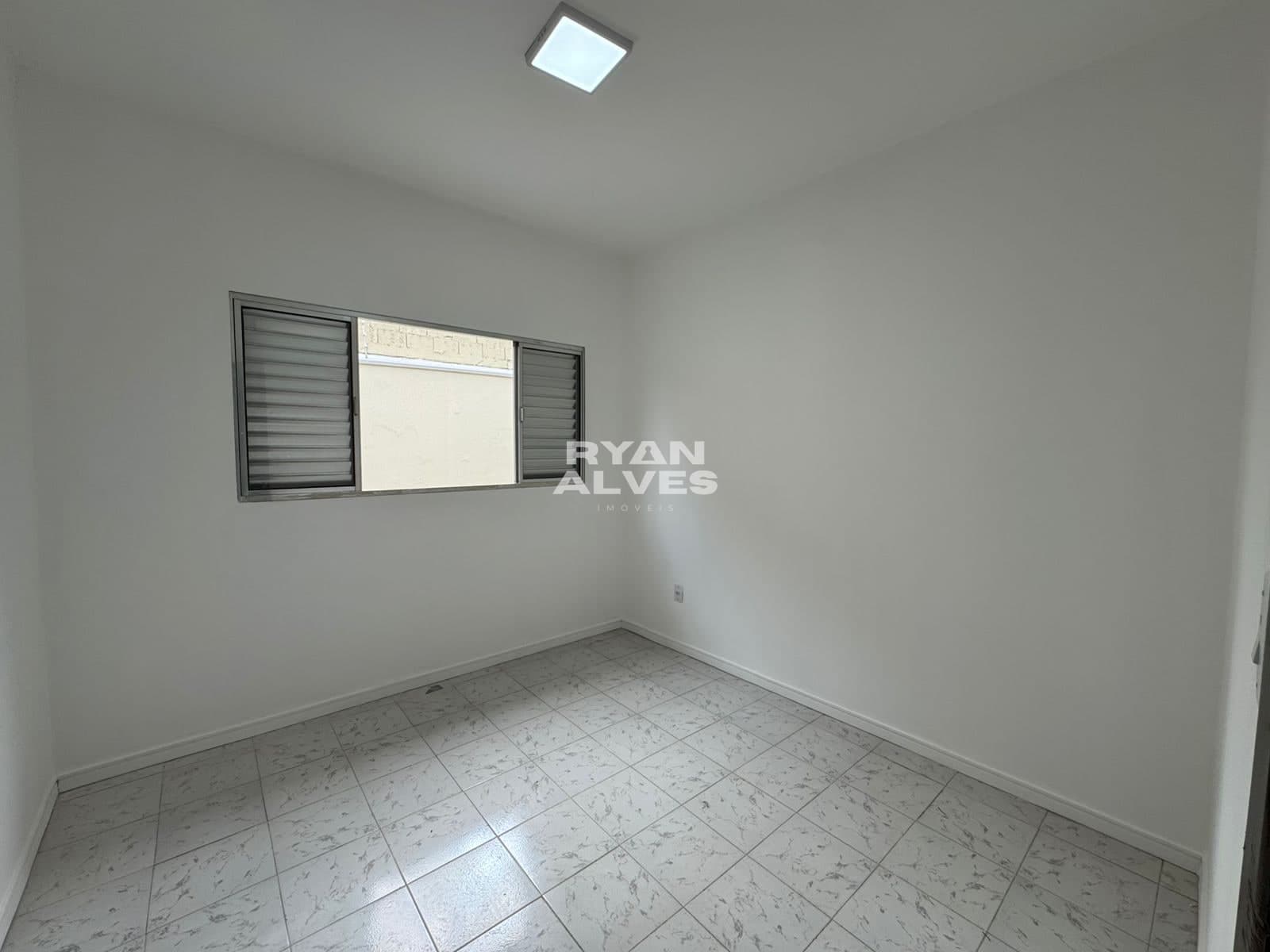 Casa térrea a venda em César de Souza | 236m² | 3 dormitórios | Edícula -  R$ 750 mil