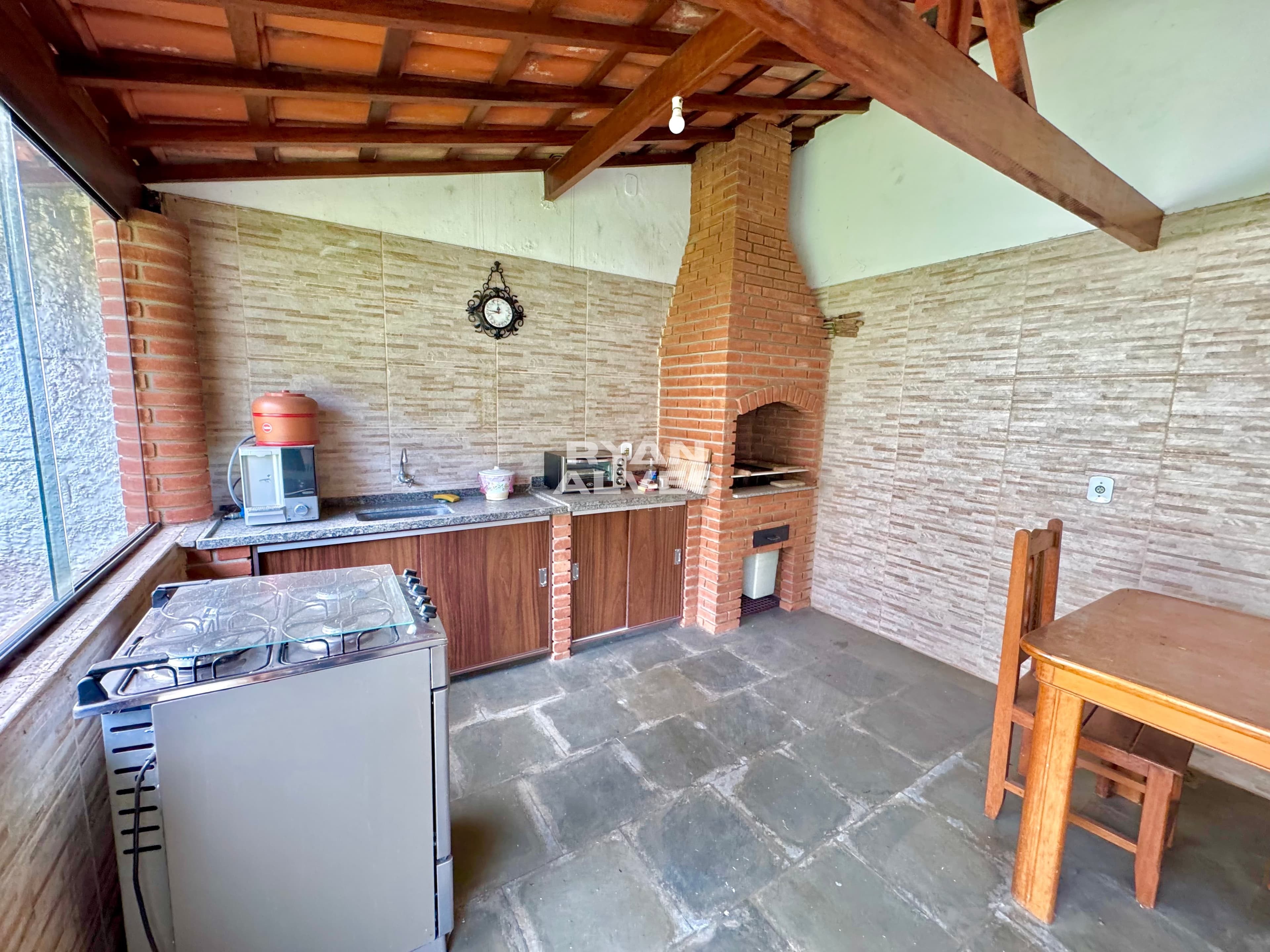 Casa à venda na Vila Oliveira – 239 m² construídos, 4 dormitórios e 6 vagas