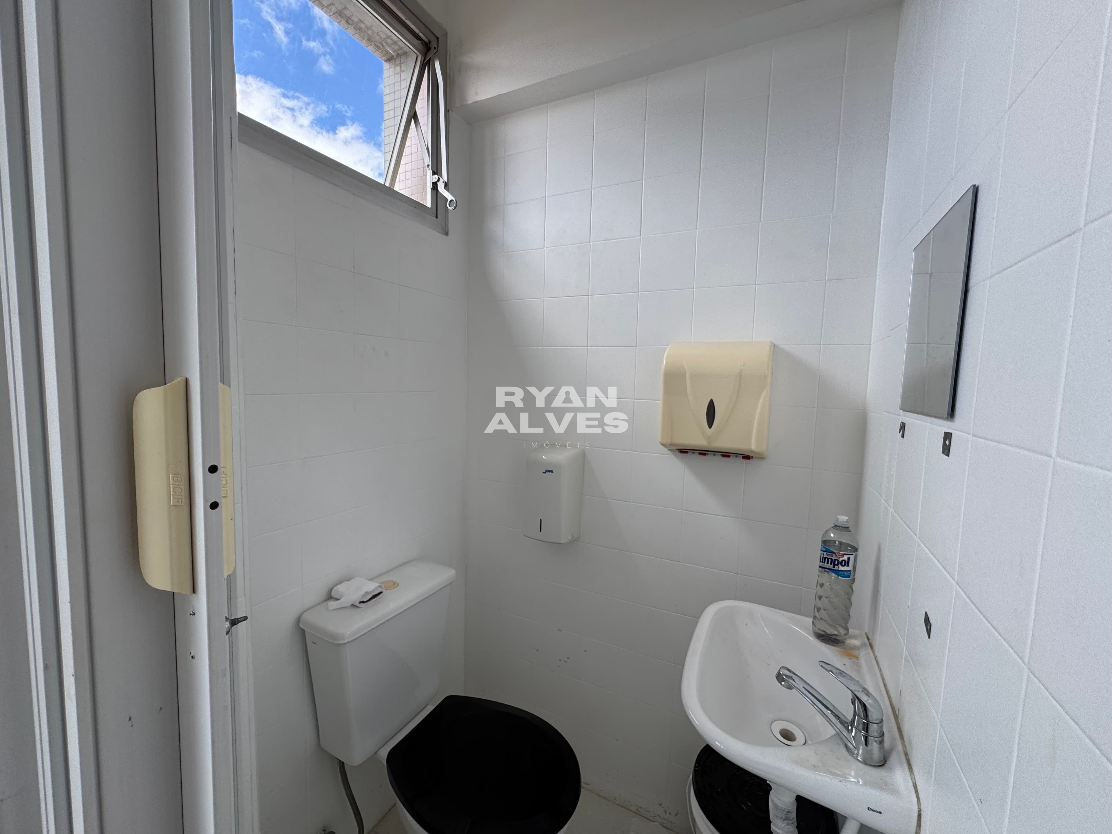 Sala Comercial para Locação no centro de Mogi. R$ 1.700,00 - 50m², 2 banheiros