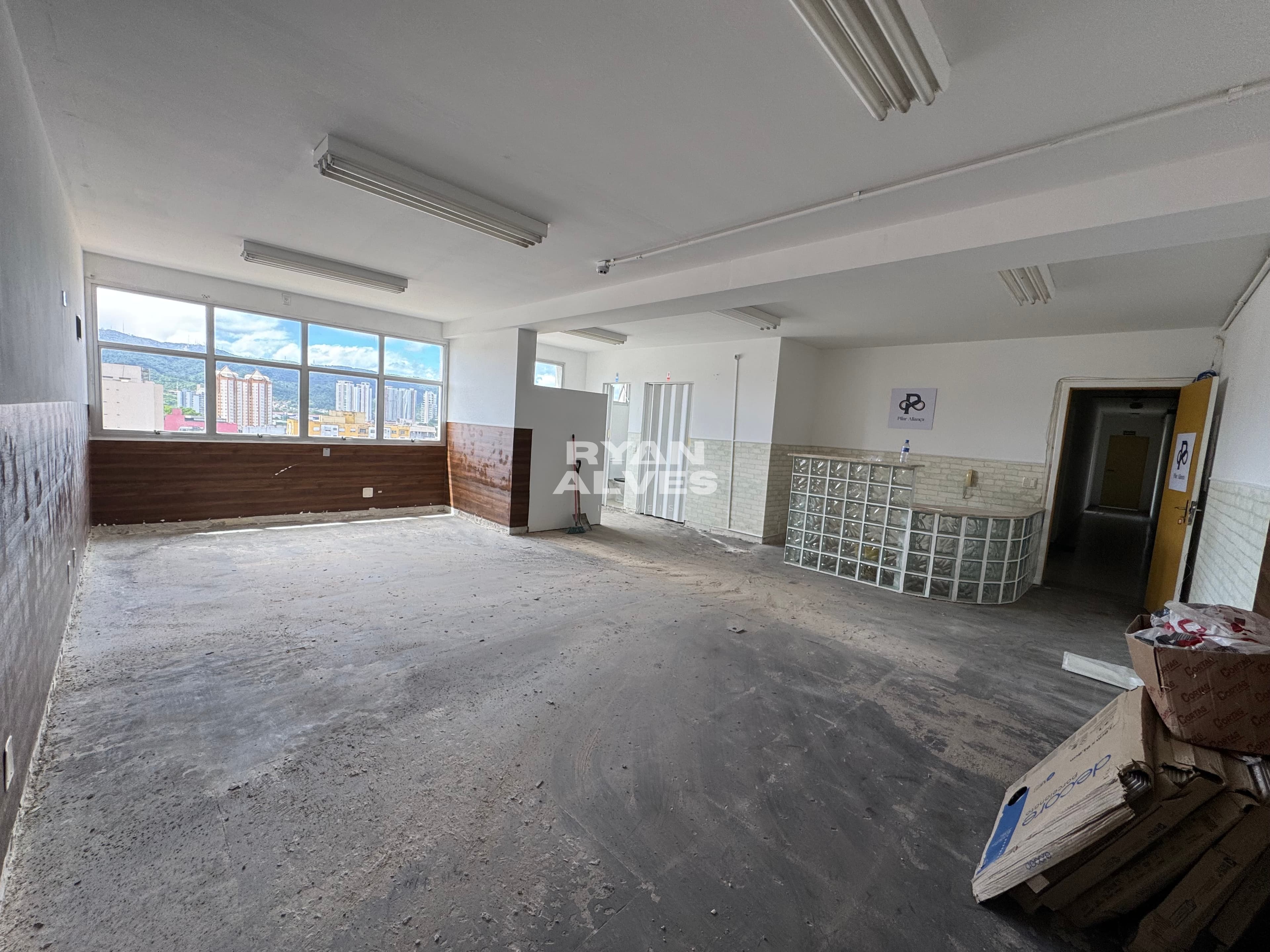 Sala Comercial para Locação no centro de Mogi. R$ 1.700,00 - 50m², 2 banheiros