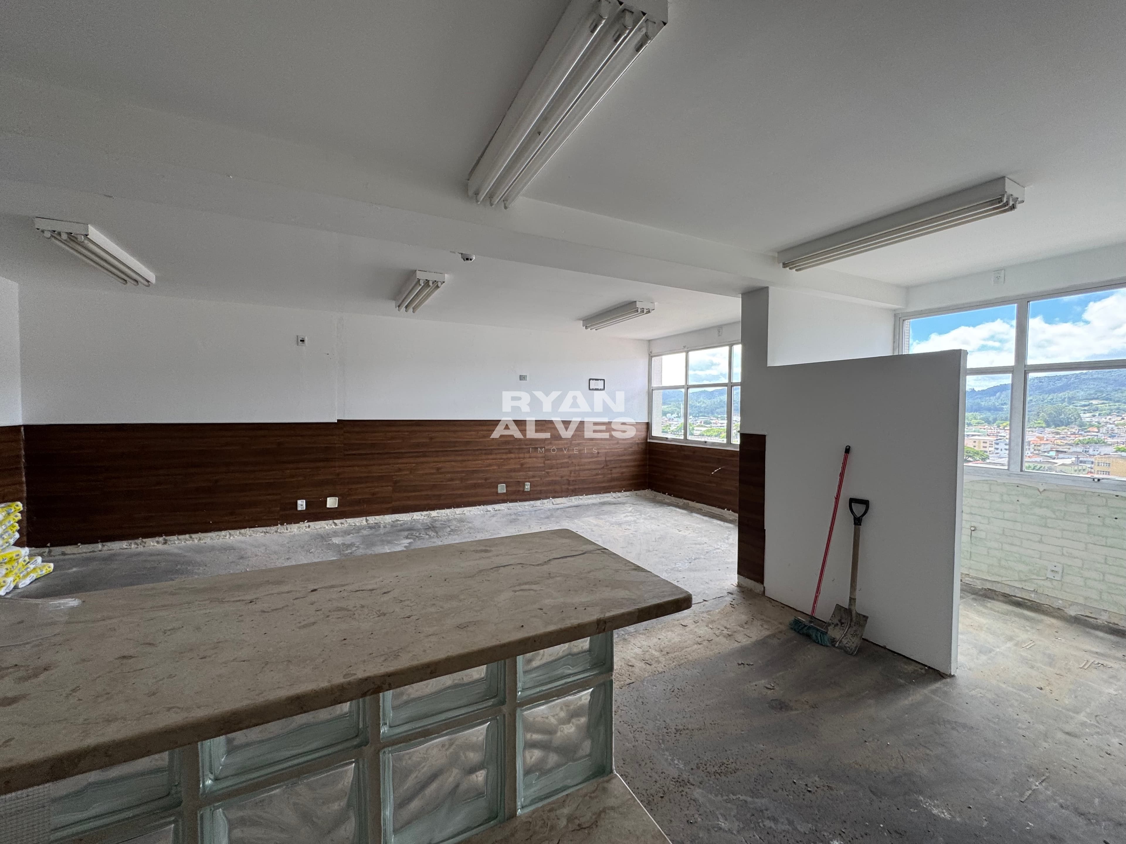 Sala Comercial para Locação no centro de Mogi. R$ 1.700,00 - 50m², 2 banheiros