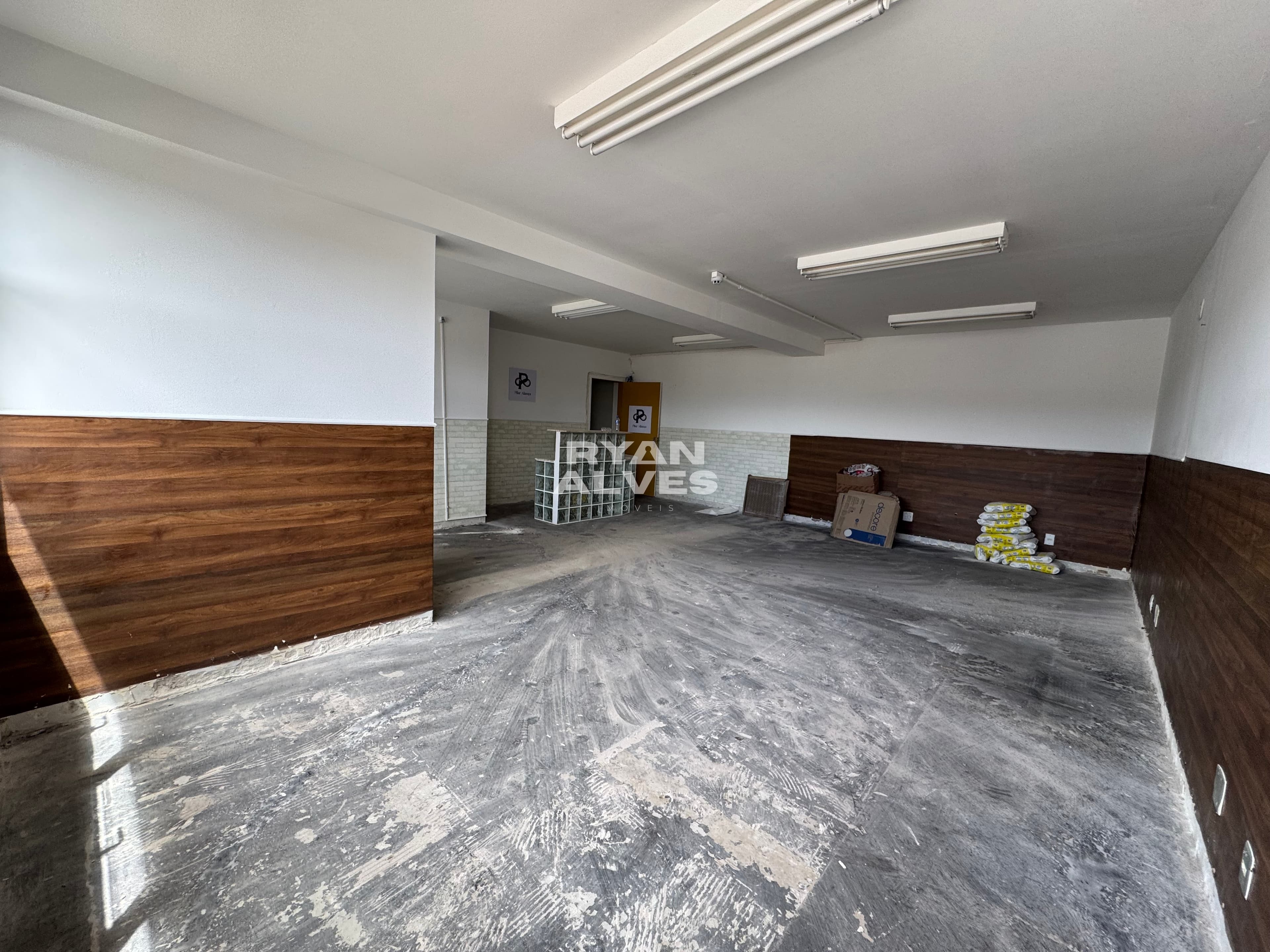 Sala Comercial para Locação no centro de Mogi. R$ 1.700,00 - 50m², 2 banheiros