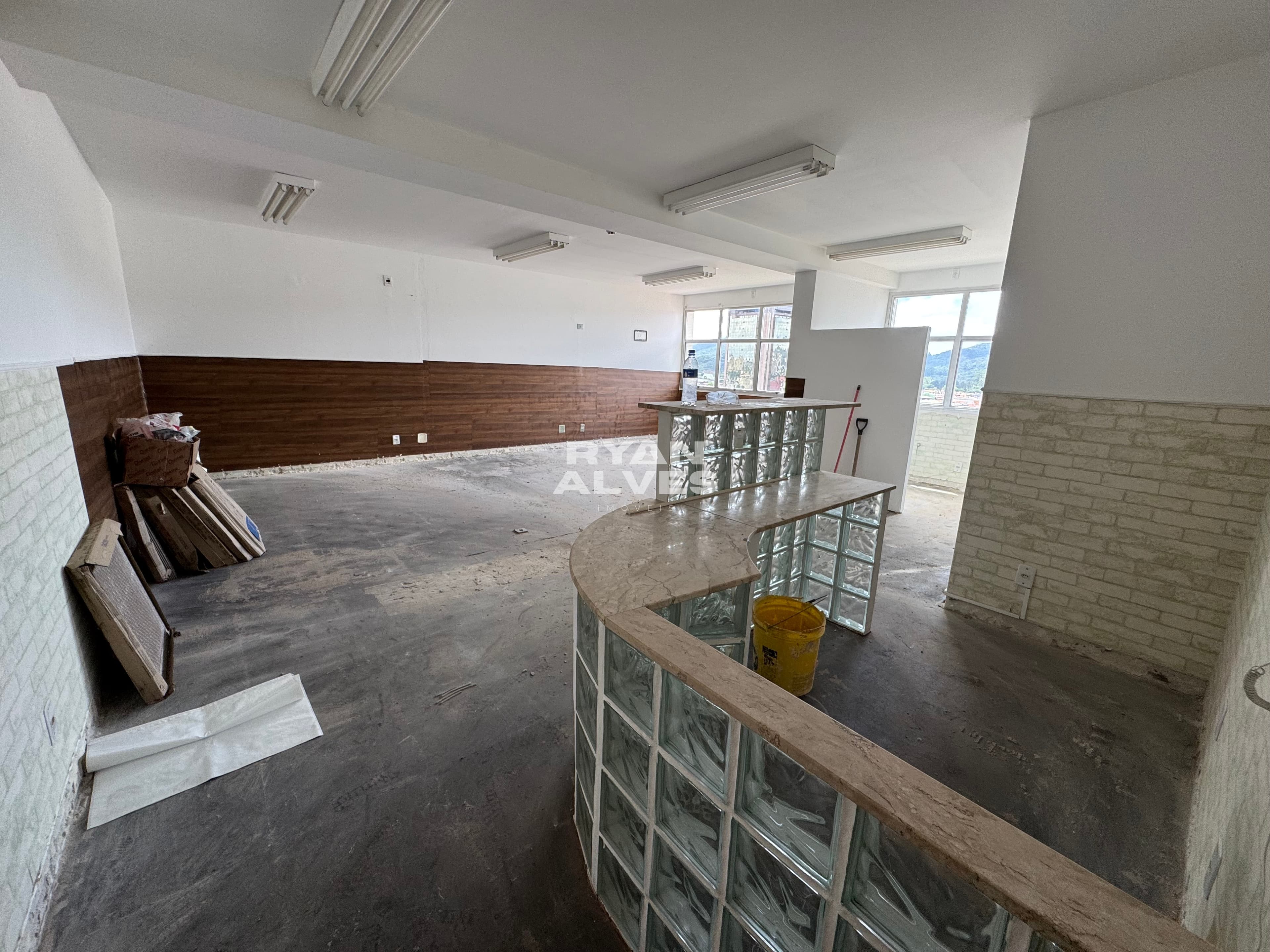 Sala Comercial para Locação no centro de Mogi. R$ 1.700,00 - 50m², 2 banheiros