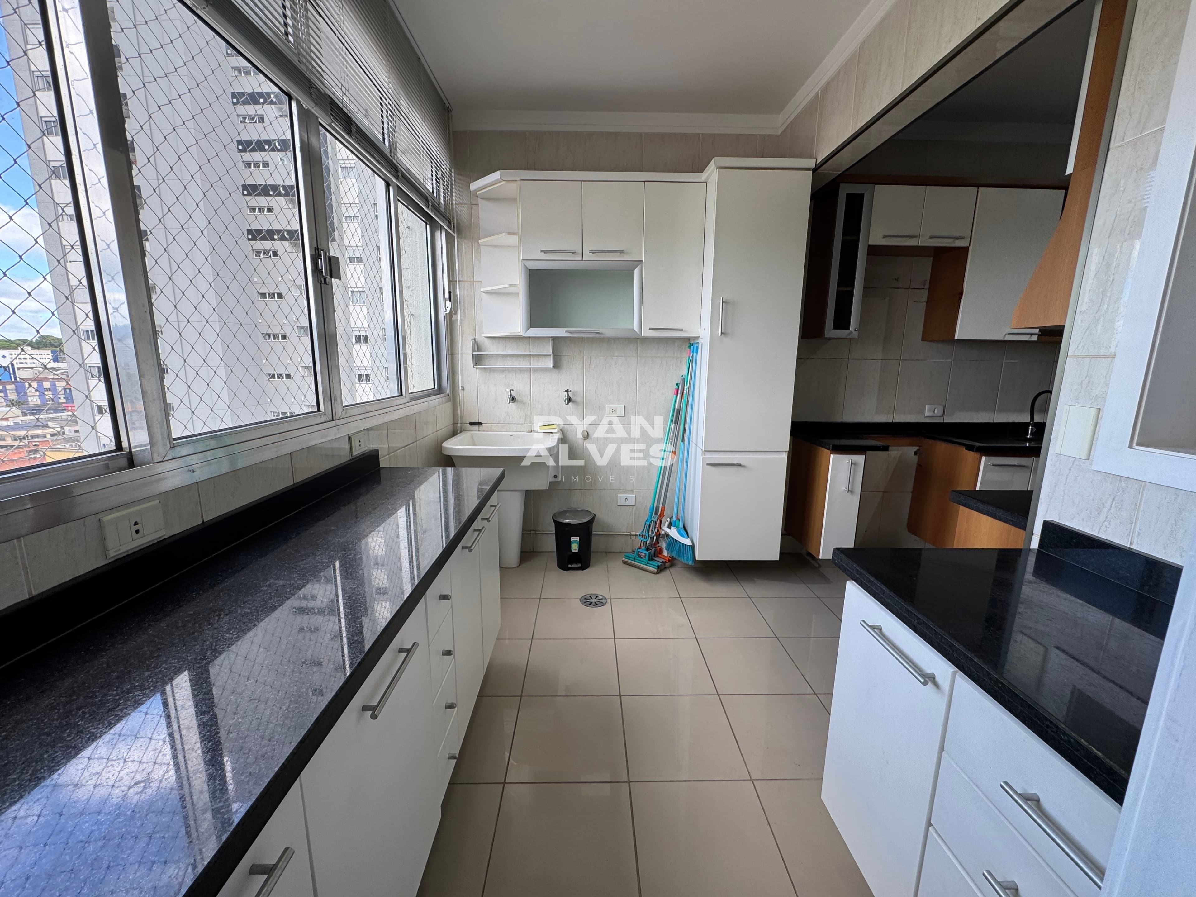 Apartamento à venda no Centro de Mogi das Cruzes | 106 m², 2 dormitórios + escritório | R$ 560.000