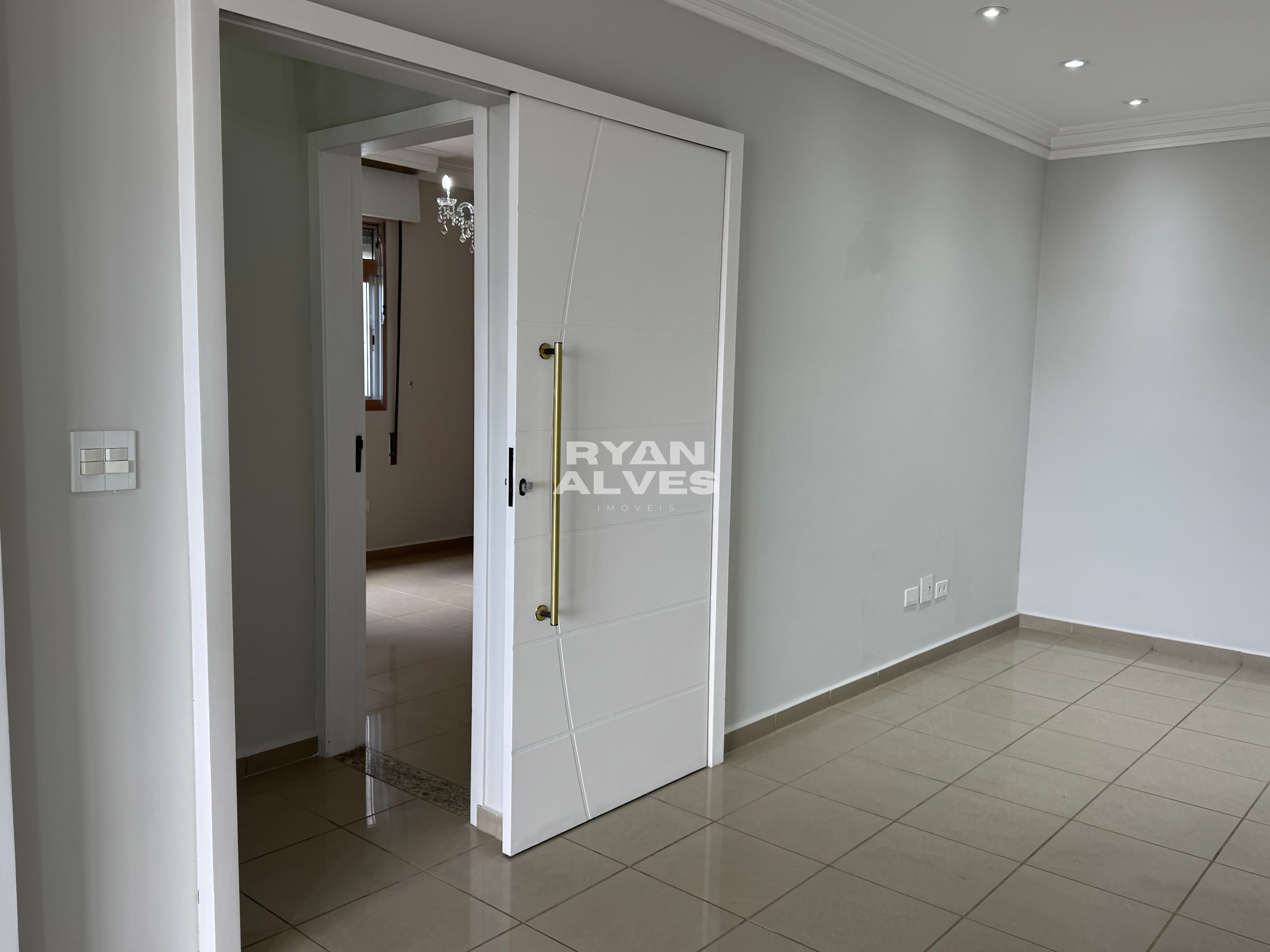 Apartamento à venda no Centro de Mogi das Cruzes | 106 m², 2 dormitórios + escritório | R$ 560.000
